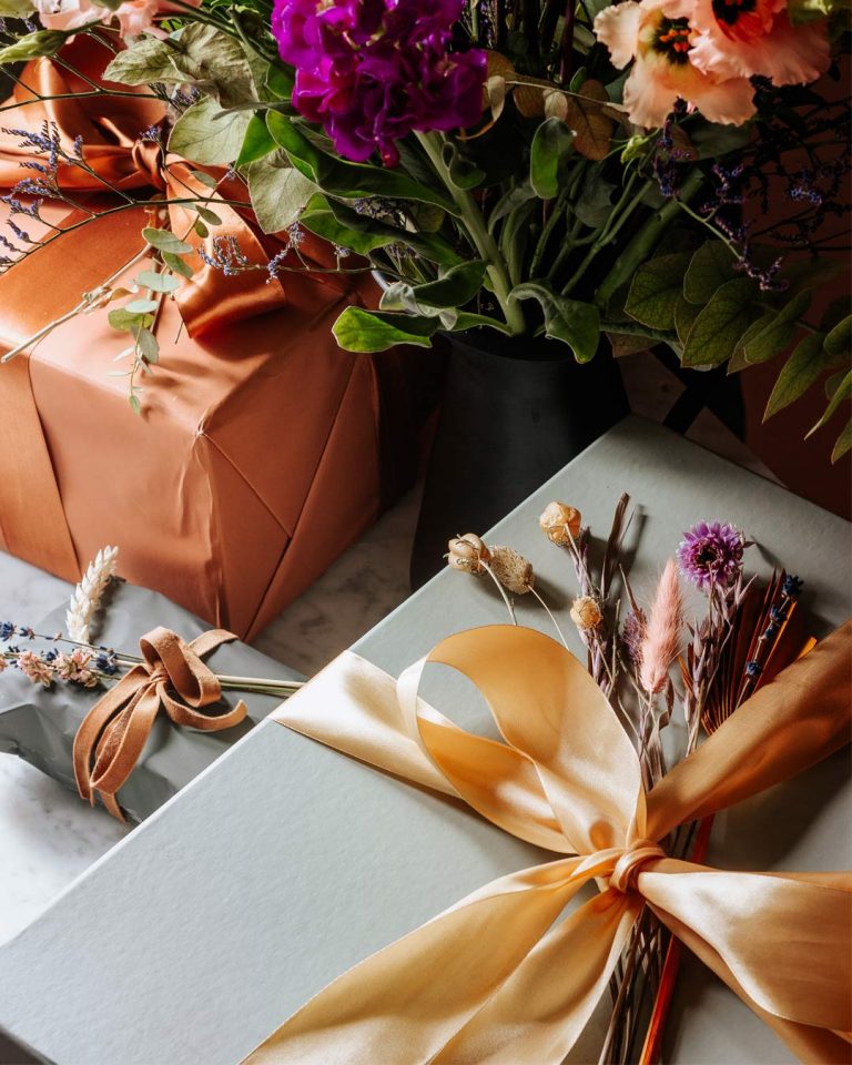 how-much-to-spend-on-a-wedding-gift-13-rules-faqs-answered