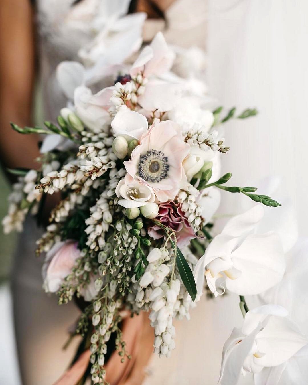 Stunning Cascading Wedding Bouquets Ideas [2024 Guide & FAQs]