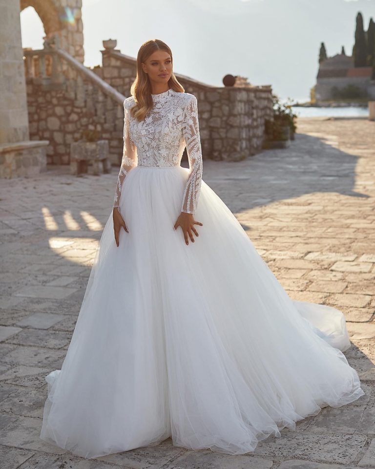 Ball Gown Wedding Dresses: 27 Best Gowns [2023 Guide]