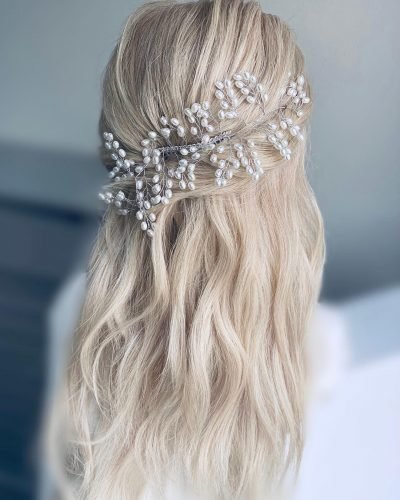 Winter Wedding Hairstyles For Elegant Brides [2022 Guide & FAQs]